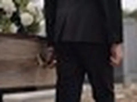 Hạ huyệt chưa xong, đám tang bỗng hỗn loạn: Cảnh tượng trước mắt khiến nhiều người không dám lại gần