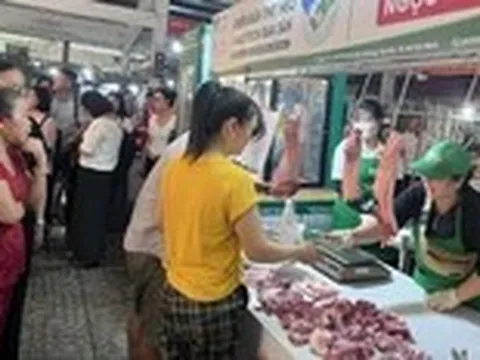Lần đầu TP.HCM đưa thịt heo 'Tick xanh trách nhiệm' vào chợ truyền thống