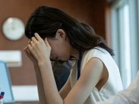 Mẹ chồng đưa tôi giữ sổ đỏ, 3 năm sau tôi mới biết lý do thật sự là để giấu kín một bí mật khác