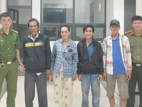 Cha đi lạc 6 ngày, con xúc động tới đón ở nơi cách nhà 150km
