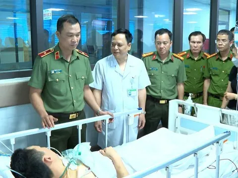 Trung tá cảnh sát bị thương khi dũng cảm khống chế đối tượng nghiện ma túy