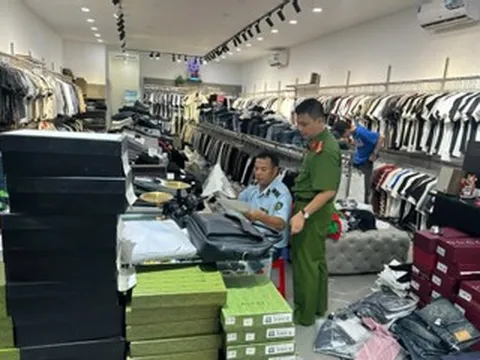 Đột kích 2 kho bán hàng giả thương hiệu thời trang xa xỉ Chanel, Gucci, Hermès