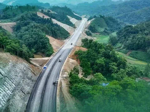 Hiện thực hóa cao tốc cho tỉnh '4 không'