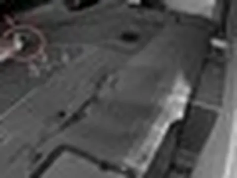 Camera ghi cảnh lạ lúc 2 giờ sáng: Nhóm người âm thầm xuất hiện, hành động sau đó khiến cả khu phố bất an