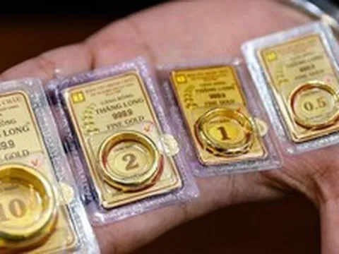 Người mua vàng lúc 18 triệu đồng/ chỉ nên làm gì?