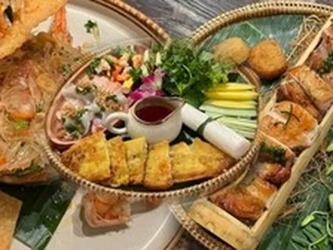 Trải nghiệm nhà hàng có vị trí đắc địa nhất Hội An, tự tay làm tô mỳ quảng vừa ý nhất cuộc đời