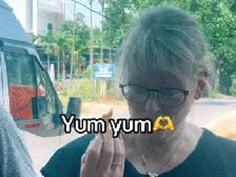Khách Tây và chuyện ăn mít khi đến Việt Nam: Viết được thành tiểu thuyết 1.000 chương