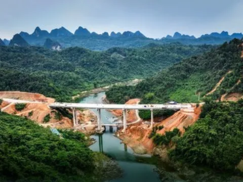 Chinh phục đại ngàn, mở lối cao tốc