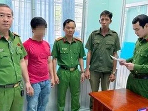 Bắt tạm giam 2 người trong đường dây sản xuất hơn 27.000 chai dầu gió giả