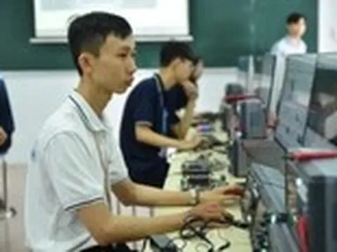 Muốn TP.HCM thành trung tâm giáo dục châu Á, đại học phải 'bước ra khỏi cổng trường'