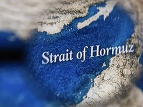Iran tuyên bố đóng eo biển Hormuz