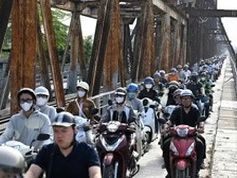 Hà Nội dự kiến chỉ hỗ trợ người nghèo chuyển đổi xe xăng sang điện