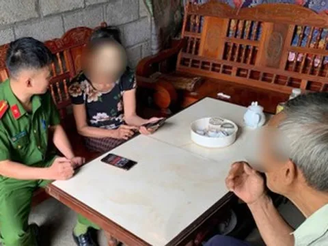 Đôi vợ chồng mời hàng xóm tham gia 'hợp đồng kỳ nghỉ' để tiền đẻ ra tiền