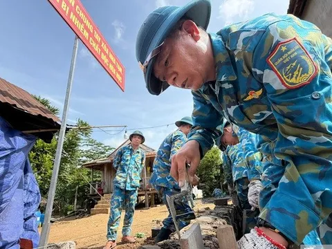 Những "người thợ xây" đặc biệt dựng mái ấm cho gia đình chính sách