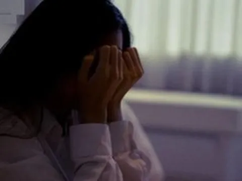 Mẹ chồng nhắn tin cho tôi lúc 11 giờ đêm, chỉ 4 chữ mà tôi đã khóc suốt đêm