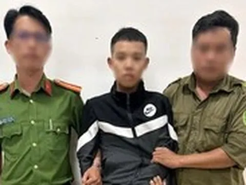 Dùng kiếm chém cha ruột, ném 'bom xăng' vào nhà khiến cán bộ công an bị bỏng