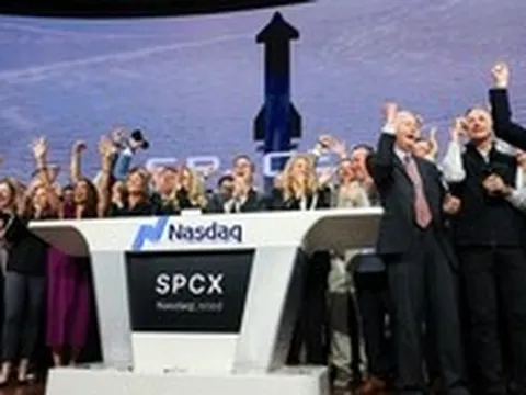 SpaceX chính thức 'cất cánh' lên sàn chứng khoán, thương vụ IPO lớn nhất lịch sử