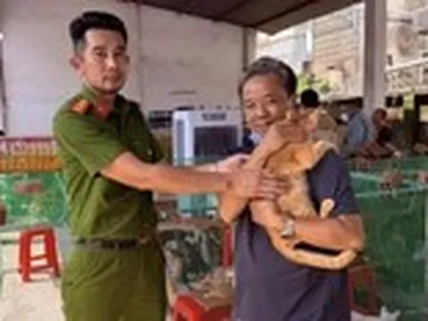 Đi tìm mèo cưng chỗ mấy chú công an phòng hình sự