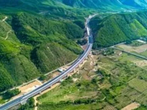 Diện mạo cao tốc La Sơn - Hòa Liên 4 làn xe gần đến ngày về đích
