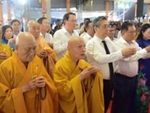 Lãnh đạo TP.HCM, Quân khu 7 dự lễ tưởng niệm, cầu siêu liệt sĩ tại công viên Lê Thị Riêng