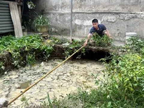 Xuất hiện hố tử thần sâu hơn 4m sát nhà, sơ tán khẩn 2 hộ dân ở Thái Nguyên