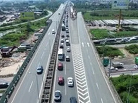 'Bí quyết' thoát kẹt xe trên cao tốc TP.HCM - Long Thành - Dầu Giây