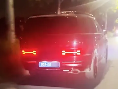 Điều tra vụ tài xế ô tô biển xanh lái xe rời hiện trường sau tai nạn ở Hà Nội