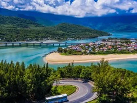 Không phải Phú Quốc, đây là nơi duy nhất ở Việt Nam lọt Top điểm đến tuyệt vời nhất mùa hè: Vừa có núi vừa có biển, mới thu ngân sách hơn 34.000 tỷ đồng