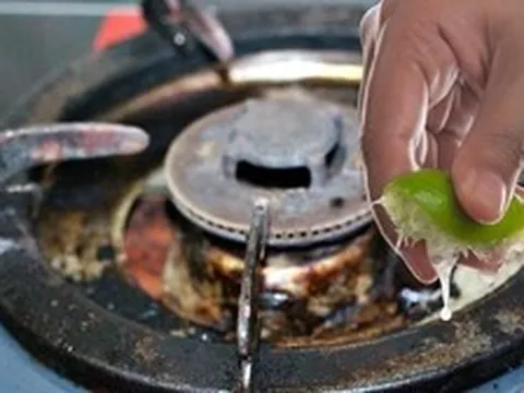 Cách làm sạch bếp gas bị bám dầu mỡ lâu ngày đơn giản và hiệu quả