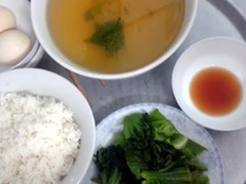 Vợ chồng lương 23 triệu nhưng mỗi tháng chỉ tiêu 5 triệu, mẹ chồng lên thăm nhìn mâm cơm liền nổi giận: "Tiết kiệm kiểu này rồi có ngày trả giá"