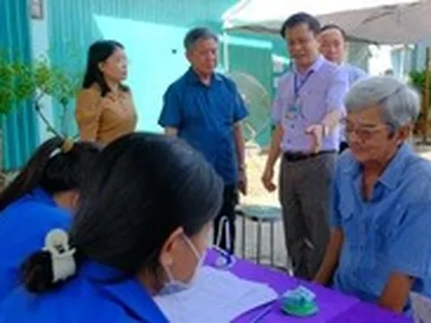 Bí thư Tỉnh ủy Đồng Tháp kiểm tra công tác khám sức khỏe toàn dân