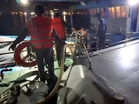 Tàu cá bị phá nước trên vịnh Đà Nẵng, 10 thuyền viên phát tín hiệu cầu cứu