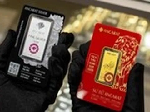 Giá vàng rơi mạnh sau khi Fed giữ nguyên lãi suất