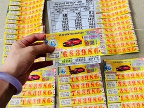 Cùng trúng 1 giải độc đắc xổ số miền Nam, khách hàng đổi thưởng ở 2 tỉnh