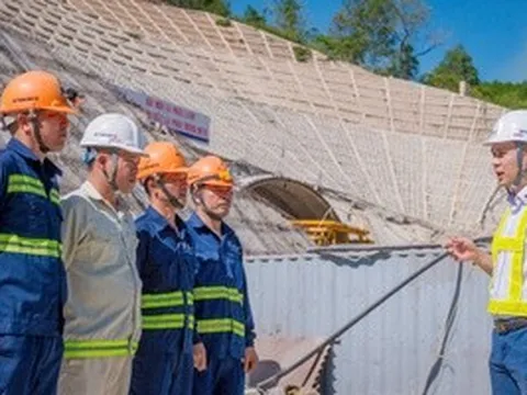 Lựa chọn công việc không nên chỉ dựa trên mức lương hiện tại, mà cần nhìn về cơ hội phát triển