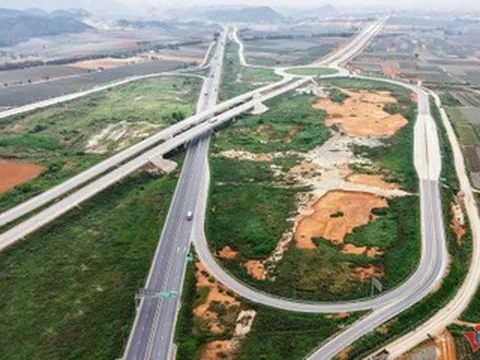 Ninh Bình khởi công dự án đường gần 7.000 tỷ, vận tốc thiết kế 100km/h