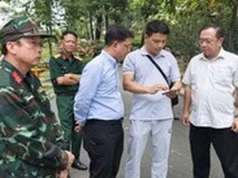Phó chủ tịch UBND TP.HCM Nguyễn Mạnh Cường khảo sát tại công viên Lê Thị Riêng
