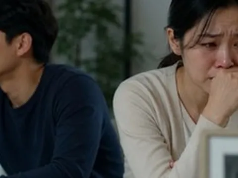 Bố mẹ đẻ khệ nệ xách quà thăm bị thông gia dọn chỗ "tiếp khách" dưới bếp, nhưng 6 chữ bâng quơ của chồng mới tát thẳng vào mặt tôi
