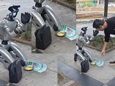 Trung Quốc: Robot quỳ giữa phố xin tiền sạc pin