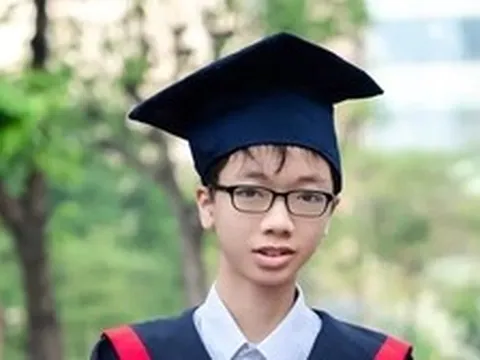 Thủ khoa Toán Trường THPT Chuyên Đại học Sư phạm: Bố dọa cắt cầu dao vì học muộn