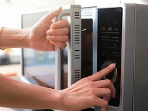 Cảnh báo đặc biệt tới những gia đình đang dùng lò vi sóng