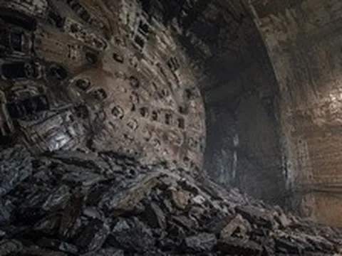 Phát hiện "quái vật" 4.000 tấn, cao bằng tòa nhà 4 tầng, miệt mài khoan xuyên 10,2 km đá cứng suốt 5 năm: Công trình cấp điện cho 160.000 hộ dân lộ diện