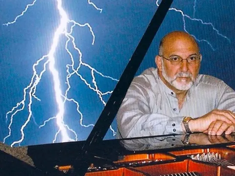 Bí ẩn bác sĩ phẫu thuật bỗng hóa thiên tài piano sau khi bị "tử thần" viếng thăm