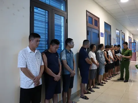 Bắt quả tang nhóm đối tượng tổ chức đánh bạc dưới hình thức chơi liêng, thu giữ gần 80 triệu đồng