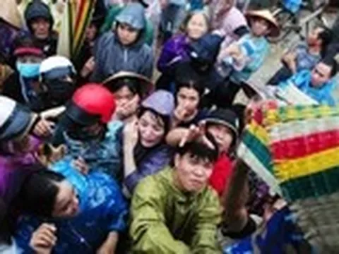 Chuyện chưa kể sau trang báo - Kỳ 3: Vào tâm bão lũ khủng khiếp