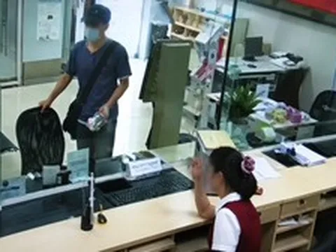 Thủ khoa đại học 16 tuổi bị kết án 10 năm tù vì cướp ngân hàng, cuộc sống hiện tại khiến nhiều người bất ngờ