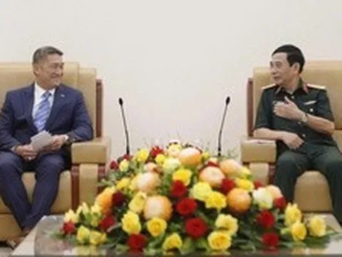 Đại tướng Phan Văn Giang tiếp Quyền Bộ trưởng Bộ Hải quân Mỹ Hùng Cao