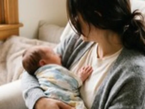 Tranh cãi: Có nên cho con bú đến 5 tuổi?