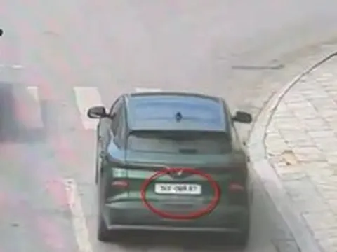 Tài xế dùng băng keo che biển số xe để né phạt nguội