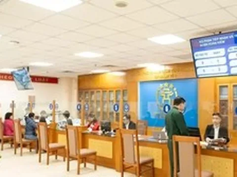 Hà Nội: Cụ bà gần 100 tuổi, sức khỏe yếu bị bắt buộc đến phường làm thủ tục hành chính